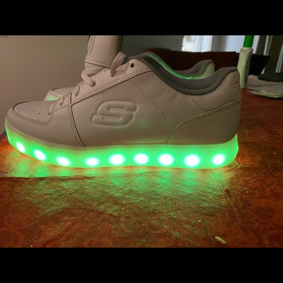 Skechers boys light up sneakers worn maybe 5 x’s - Picture 4 of 14